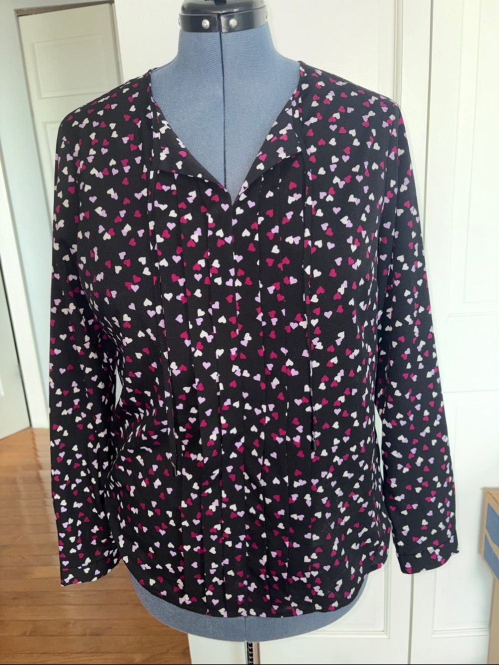 Jones New York Black Long-Sleeve Heart Print Blouse in Pink & White